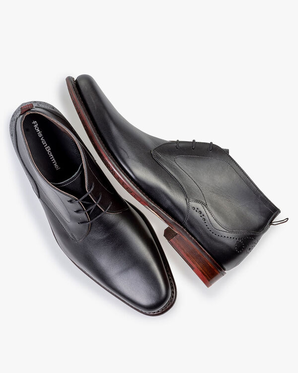 Lace boot calf leather black