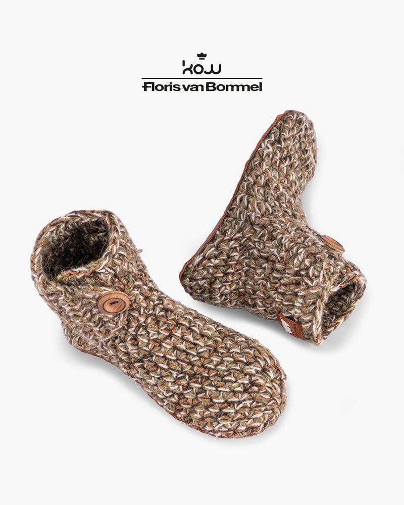 Kingdom of Wow home slippers light brown