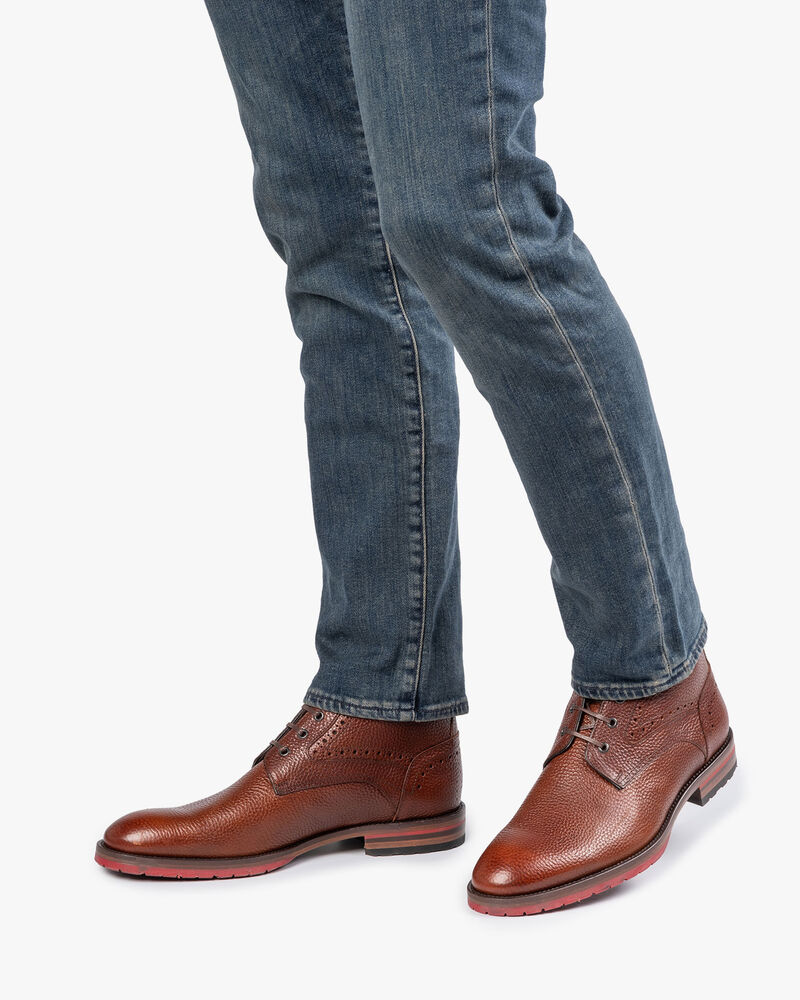 Lace boot structured leather cognac