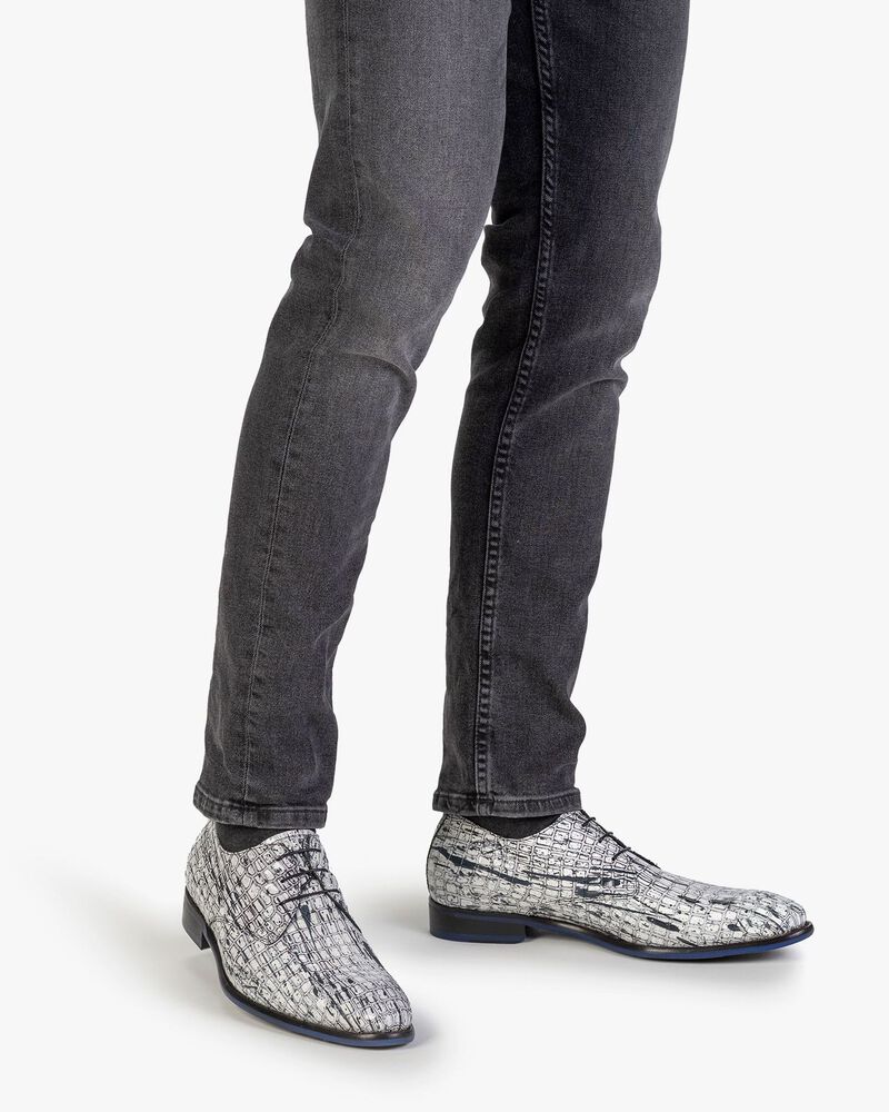 Veterschoen lakleer wit