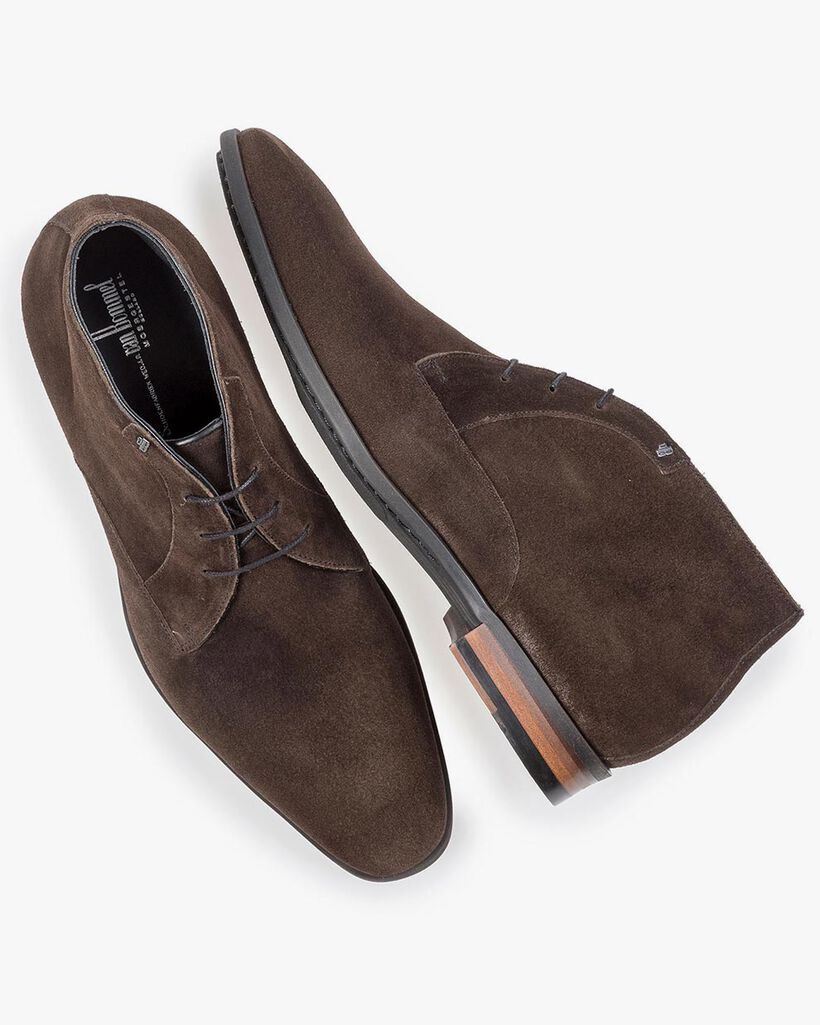 Donkerbruine su&egrave;de veterboot