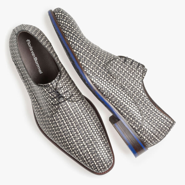 Donkergrijze veterschoen met witte print