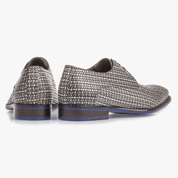 Donkergrijze veterschoen met witte print