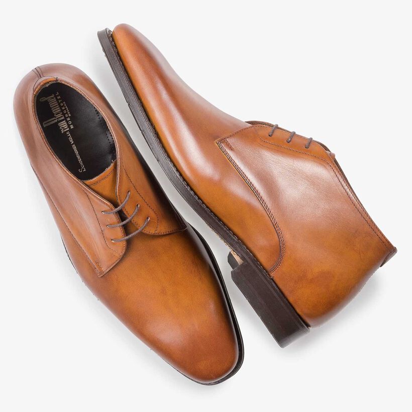 Cognac-coloured mid-high leather lace boot