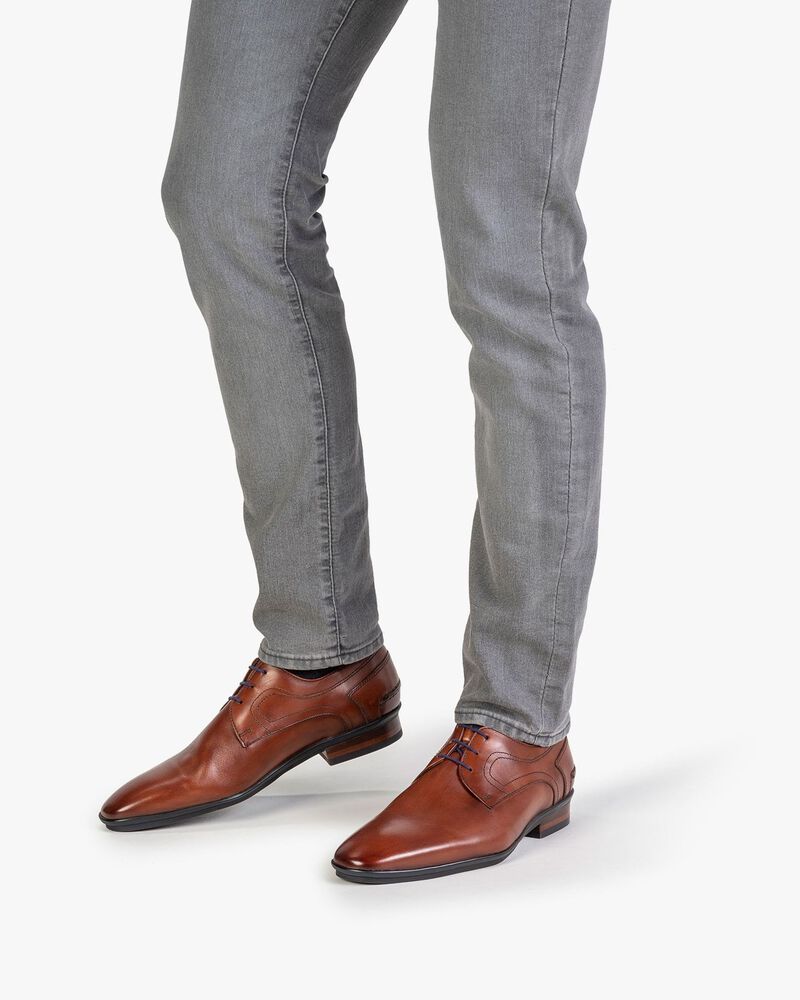 Lace shoe leather cognac