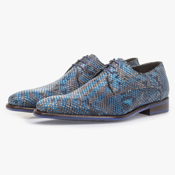 Blauwe veterschoen met snakeprint
