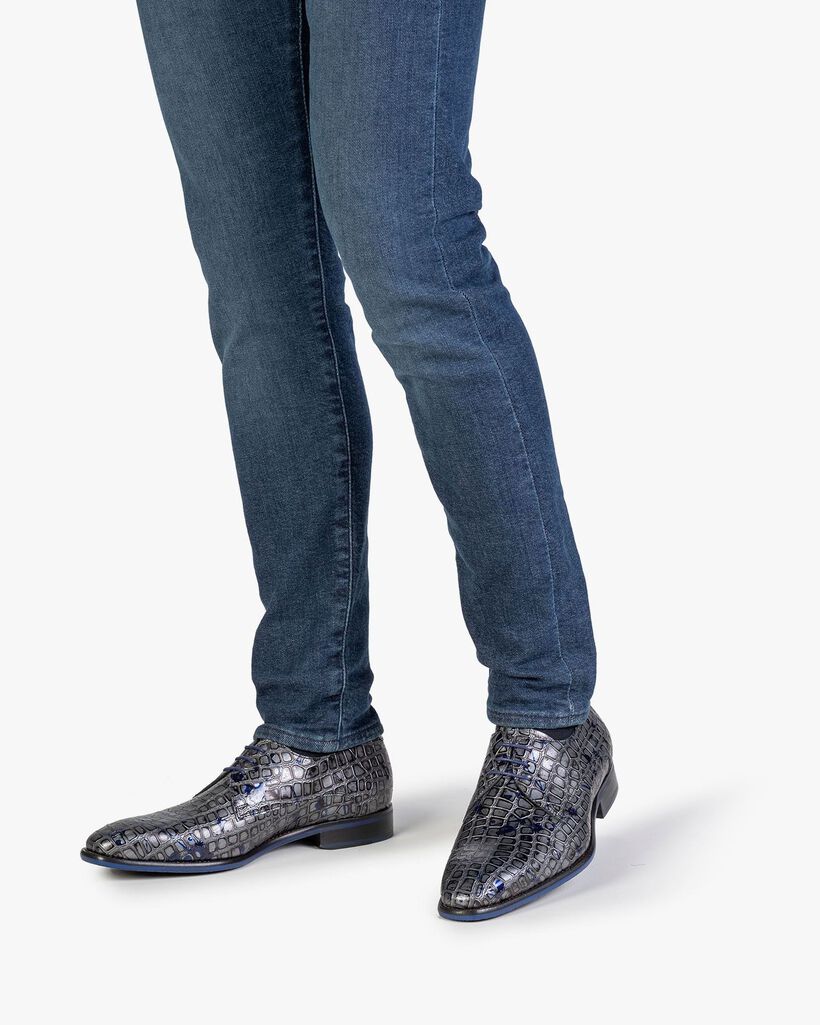 Lace shoe metallic grey