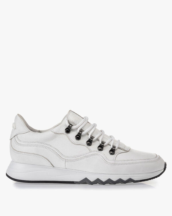 Sneaker with structured pattern white