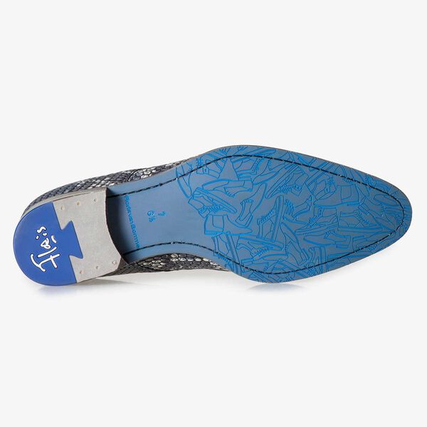 Grey calf leather lace shoe with a snake print