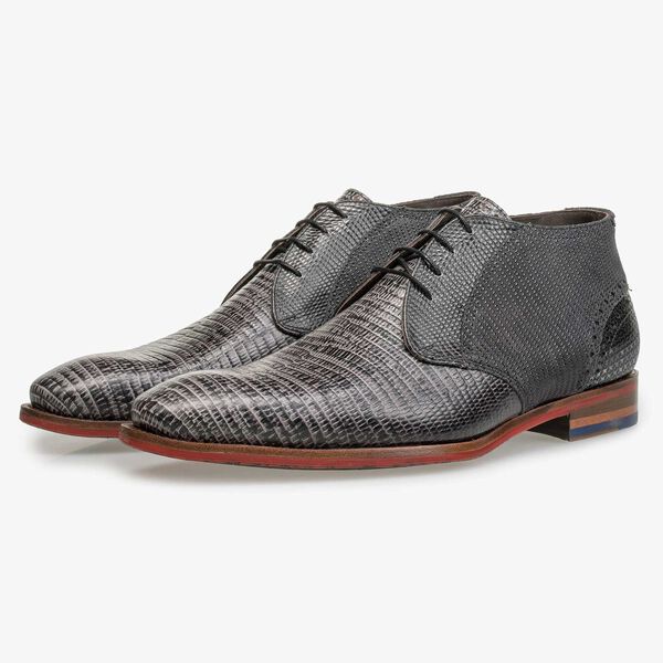 Mid-high grey lace shoe with lizard print