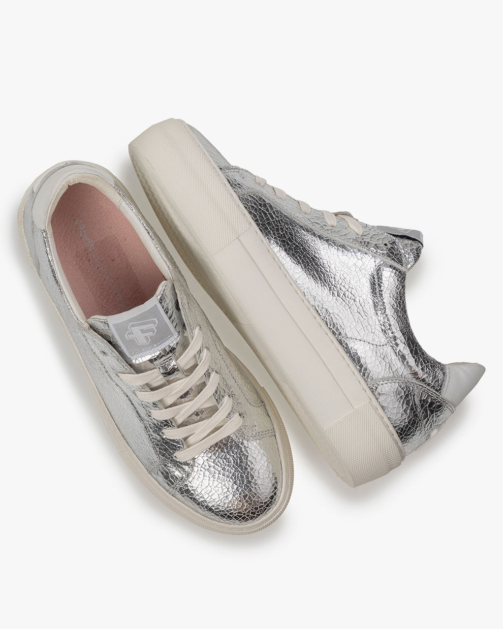 Sneakers zilver 2025