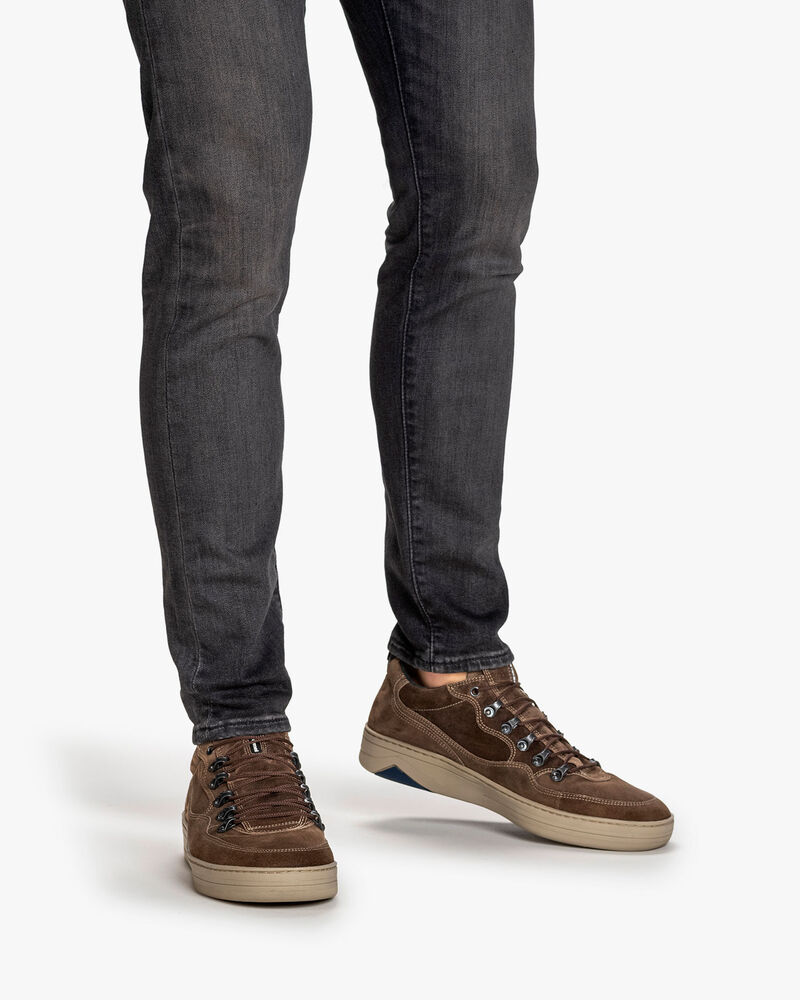 Sneaker su&egrave;de beige