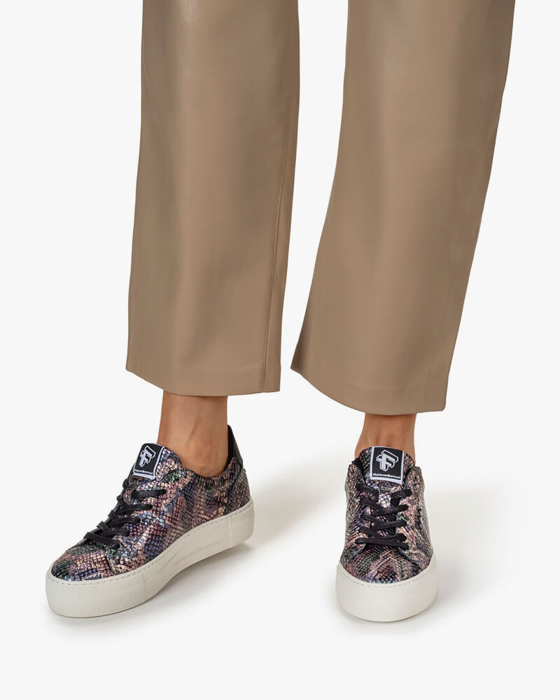 Sneaker metallic print roze