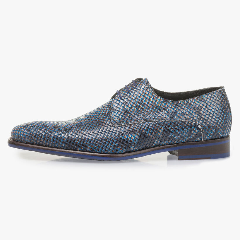 Blauwe veterschoen met snakeprint