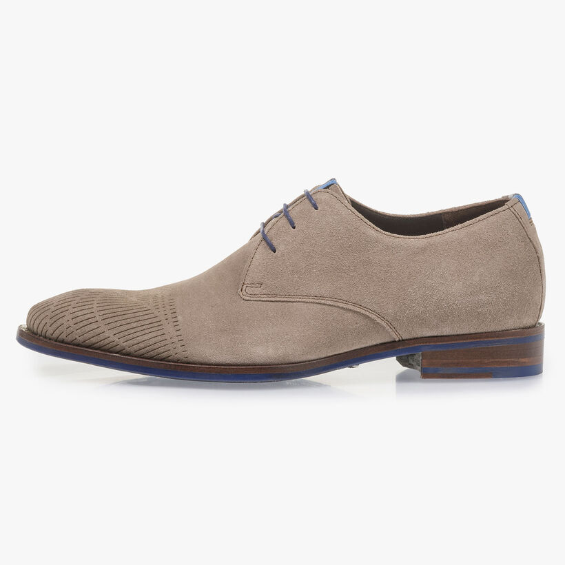 Beige suede leather lace shoe with laser print