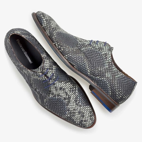 Grey calf leather lace shoe with a snake print