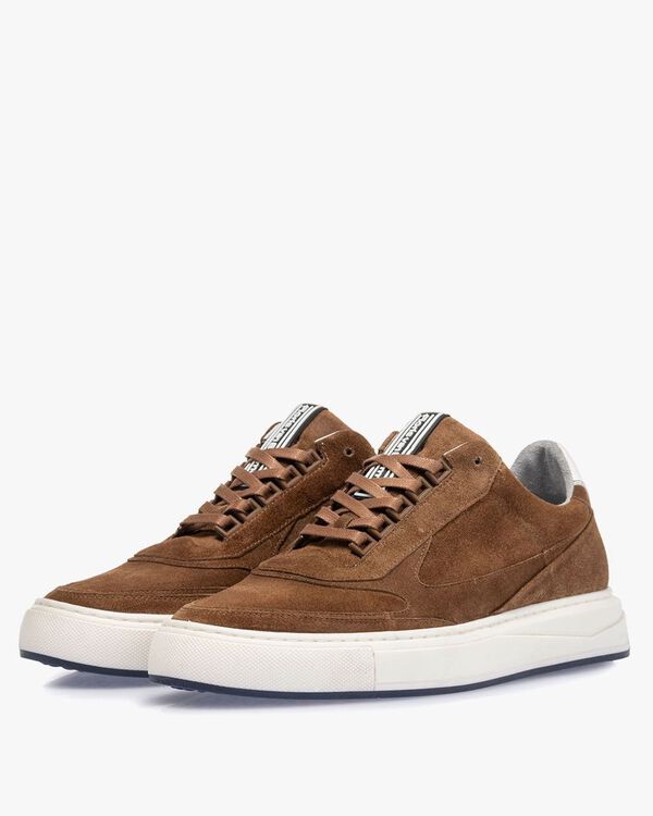 Sneaker su&egrave;de cognac