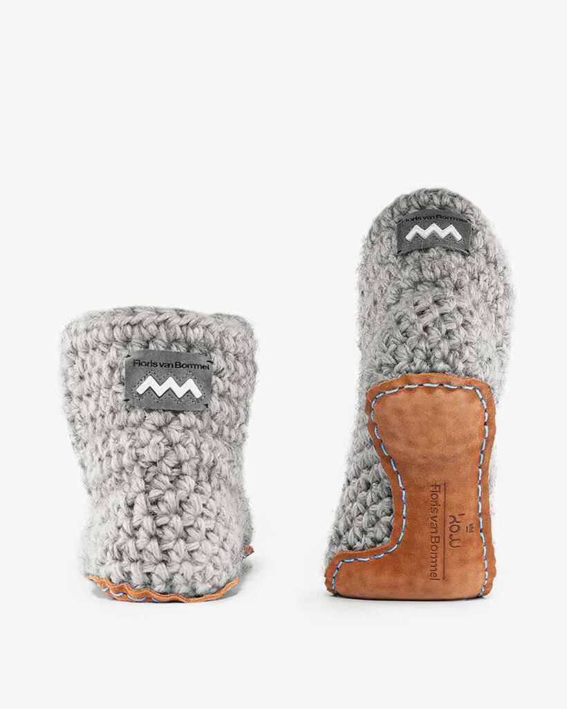 Kingdom of Wow home slippers grey