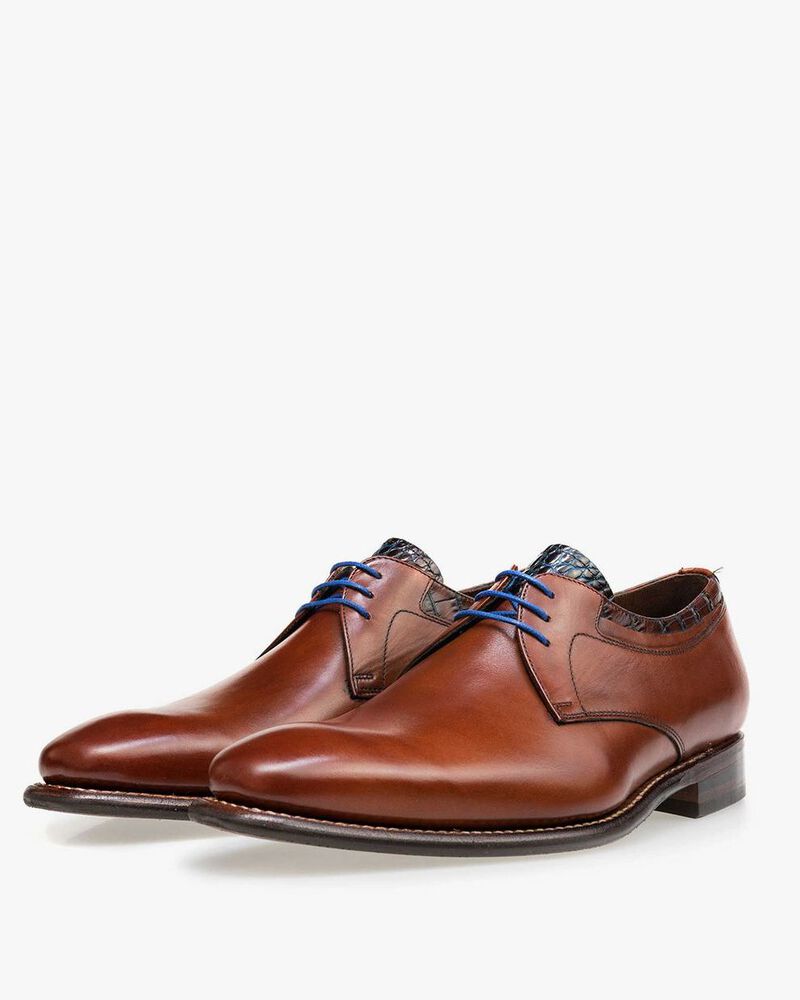 Mid-brown calf's leather lace shoe