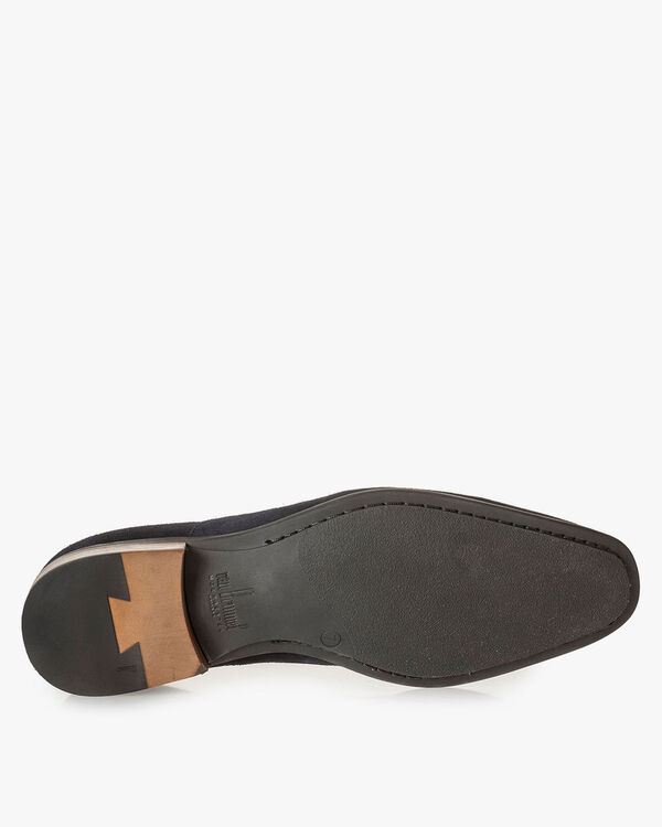 Donkerblauwe su&egrave;de veterboot