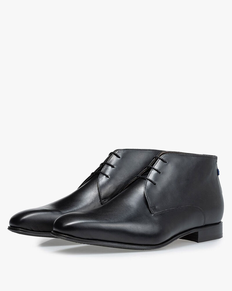 Lace boot black calf leather