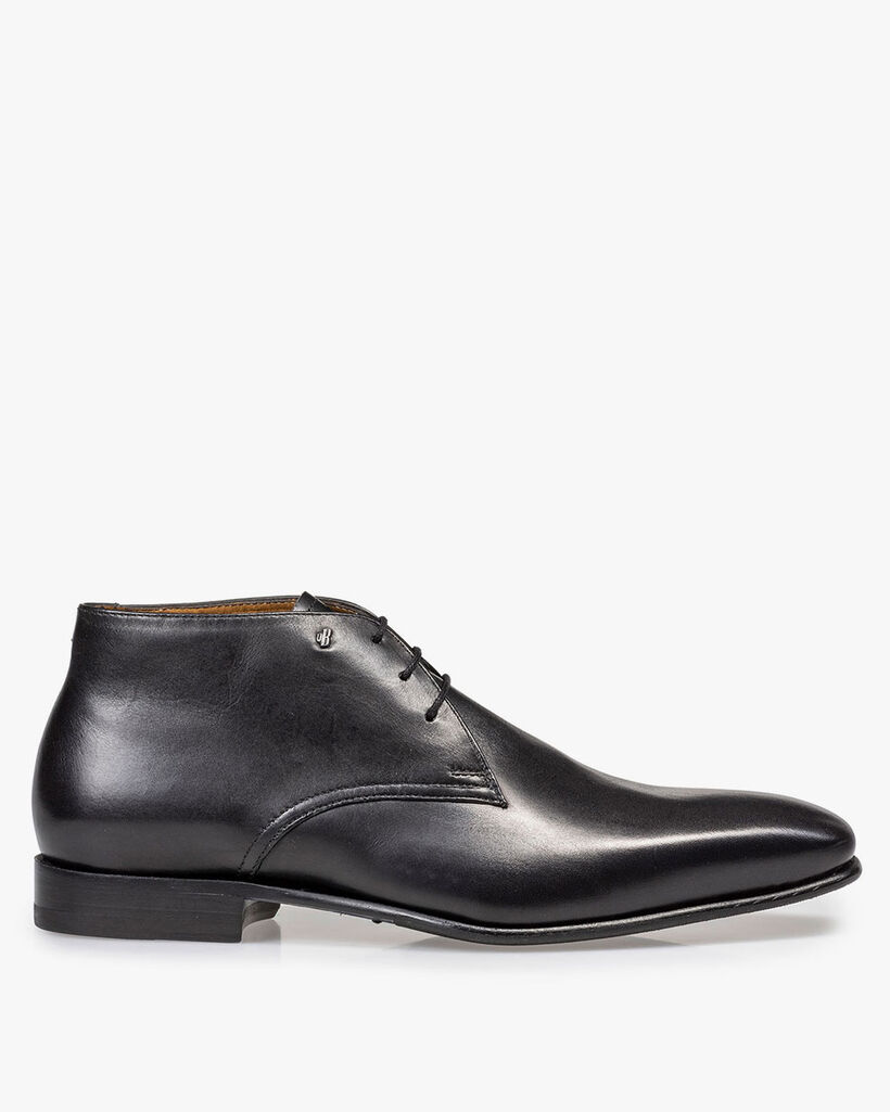 Black calf leather lace shoe