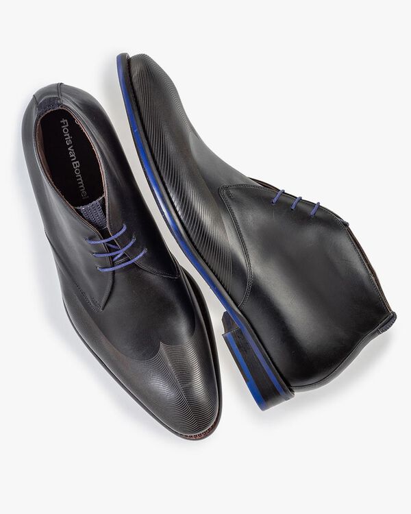 Lace boot black calf leather