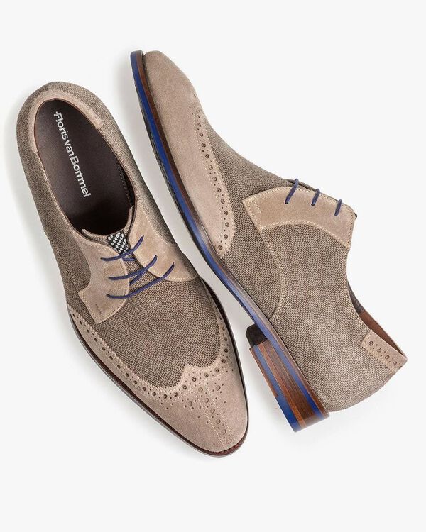 Sand-coloured suede leather lace shoe with print