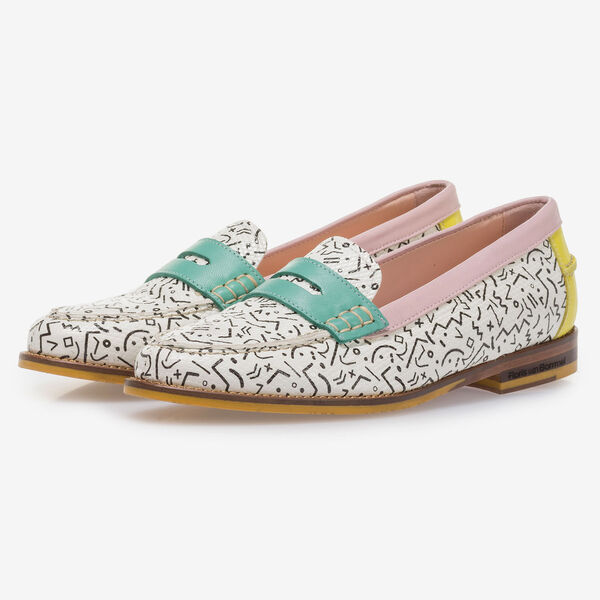 Witte leren loafer met zwarte print