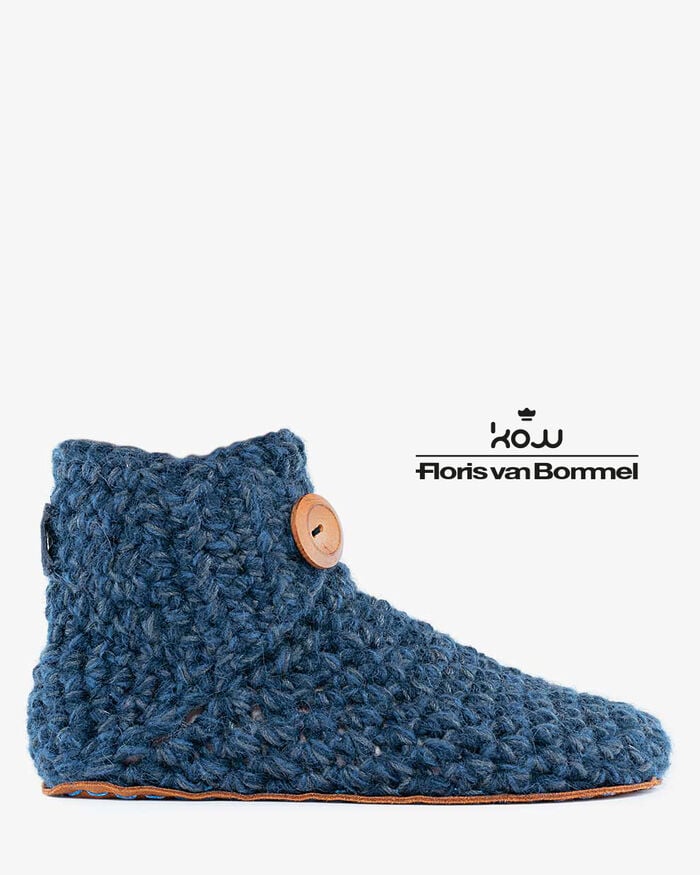 Kingdom of Wow home slippers blue