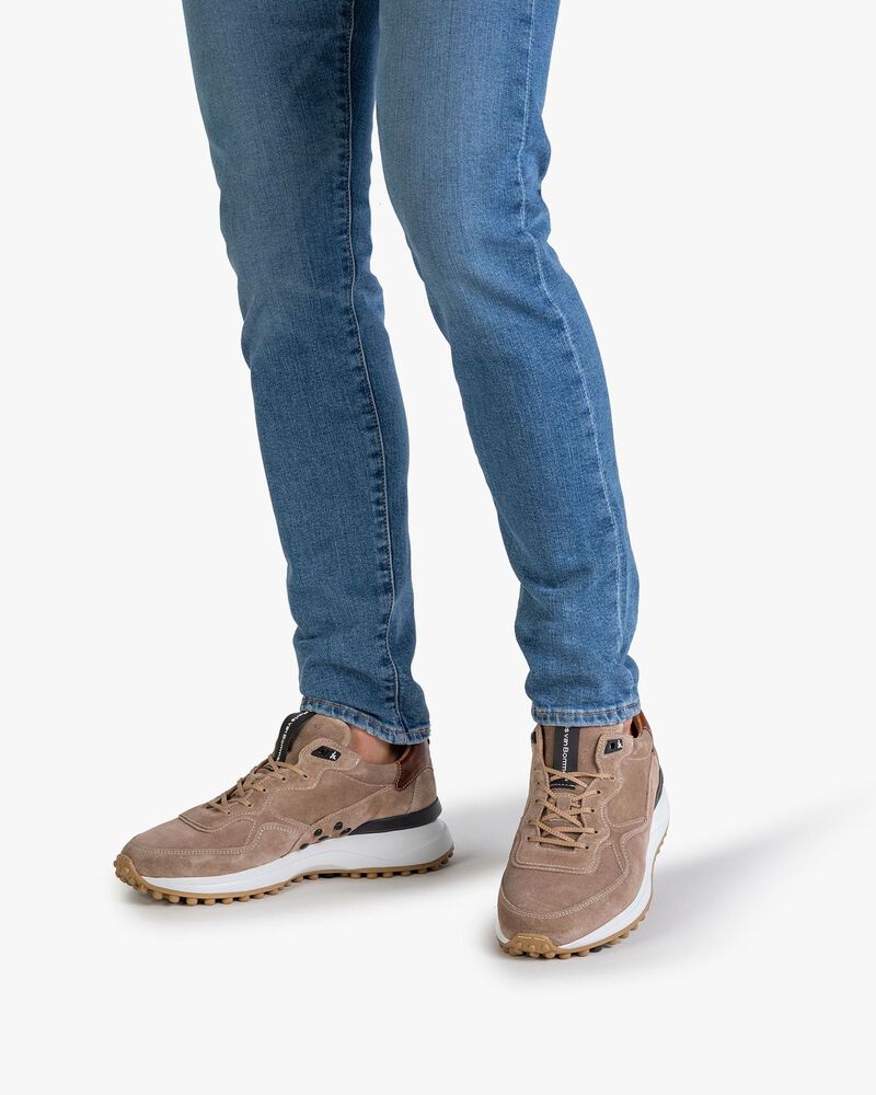 Beige su&egrave;de sneaker