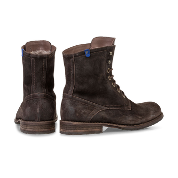 Gevoerde veterboot su&egrave;de bruin