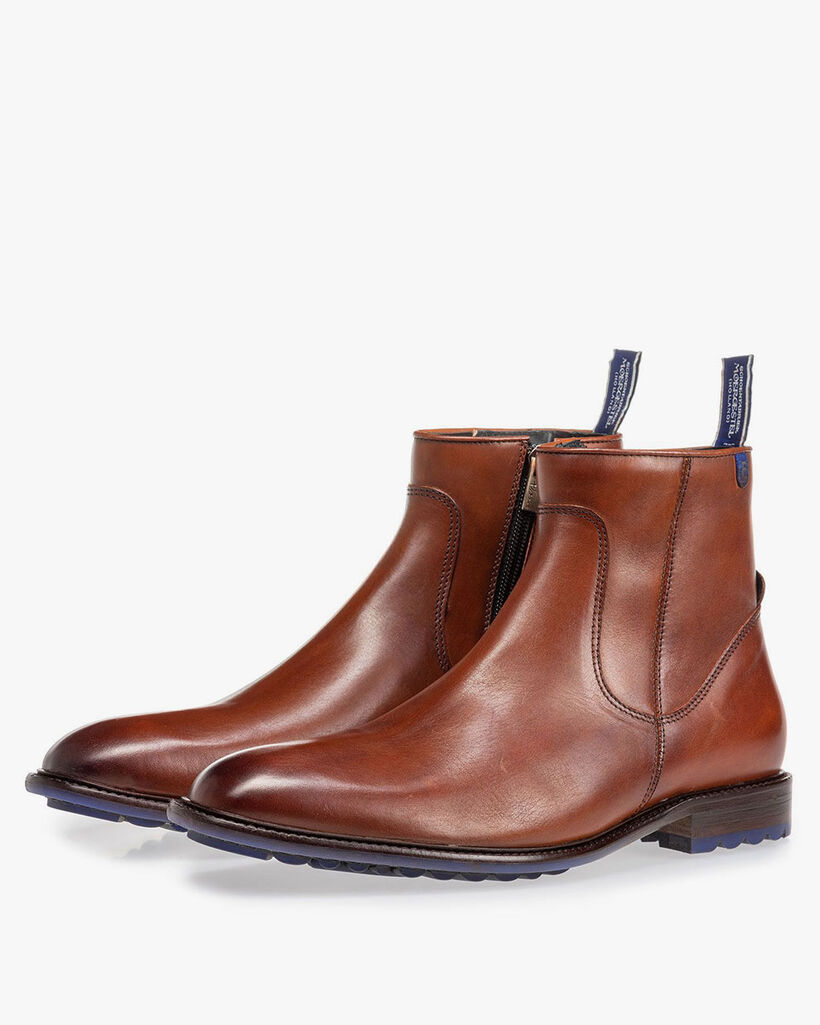 Lambskin lined boot cognac