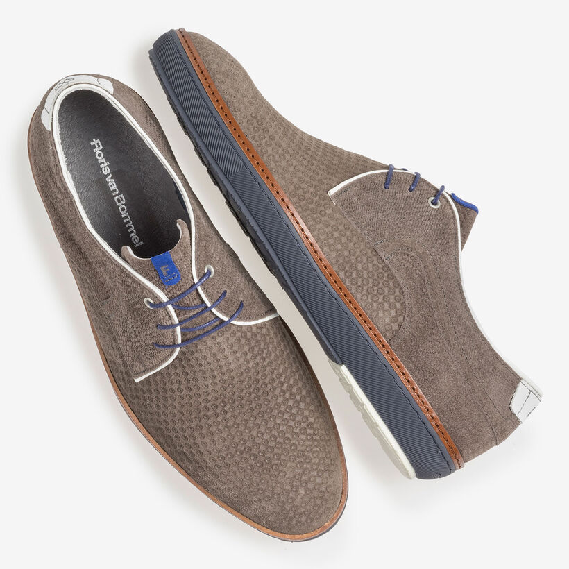 Taupe-coloured suede leather lace shoe with print