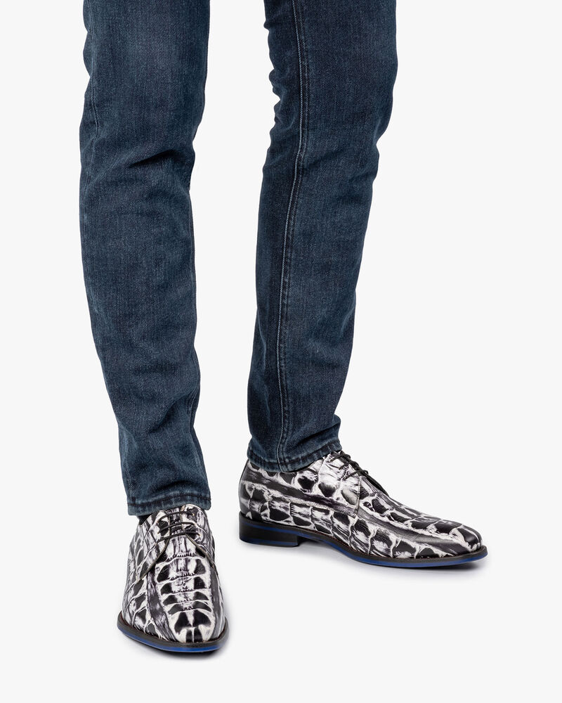 Lace shoe black and white croco print