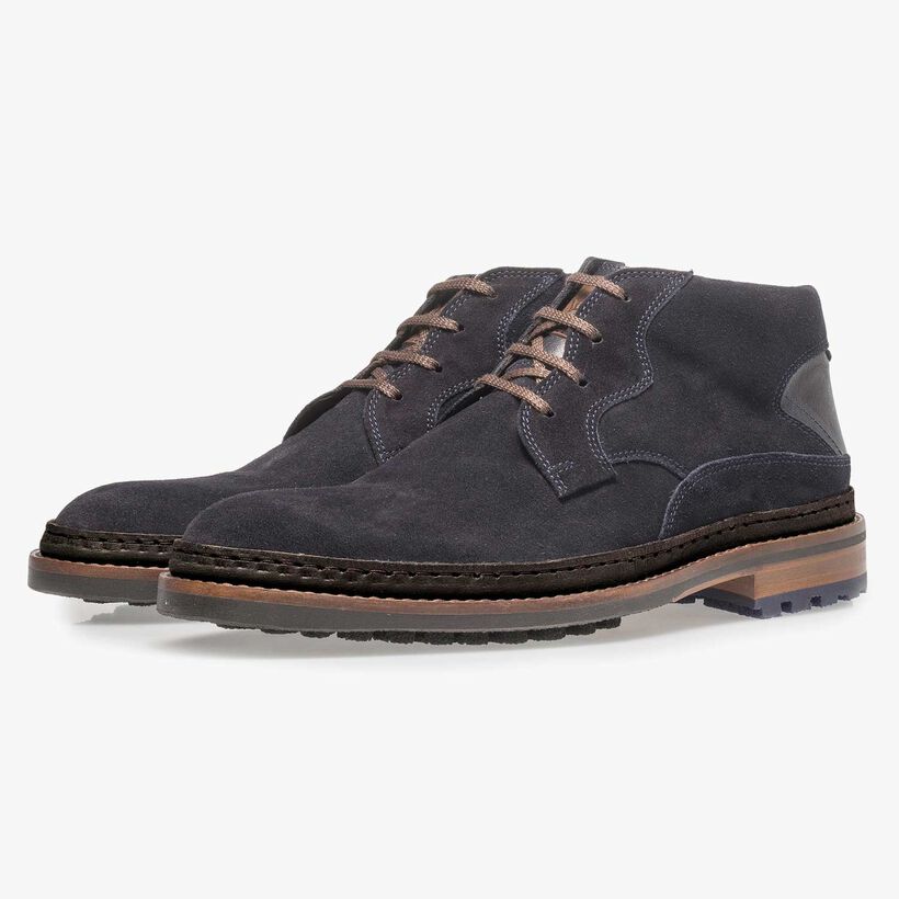 Donkerblauwe su&egrave;de veterboot