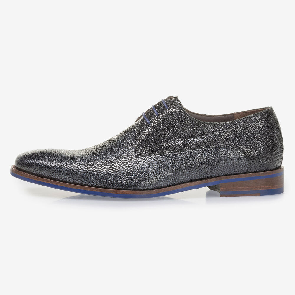 Blauwe veterschoen met metallicprint