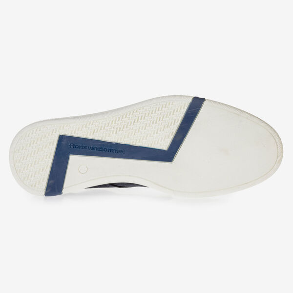 Donkerblauwe su&egrave;de veterboot