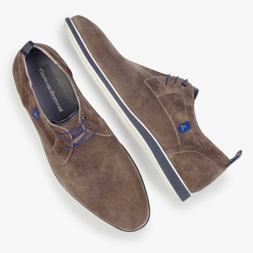 Taupe-coloured suede leather lace shoe