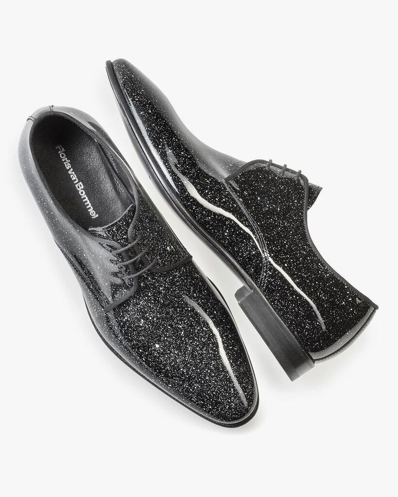 Zwarte lakleren veterschoen met print