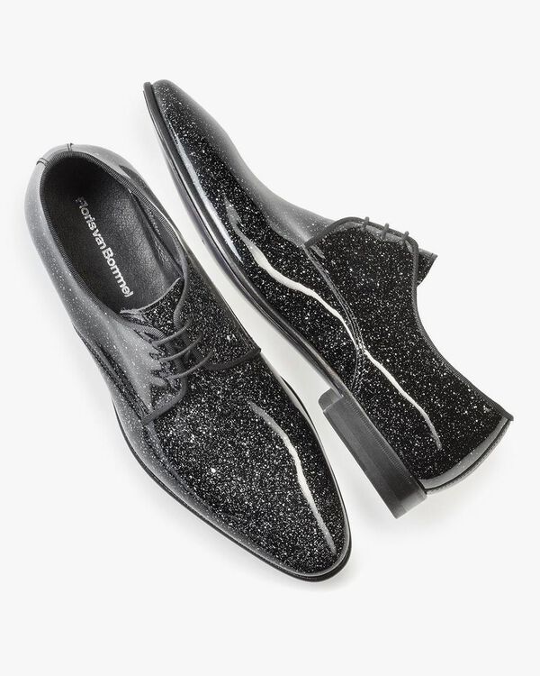 Zwarte lakleren veterschoen met print