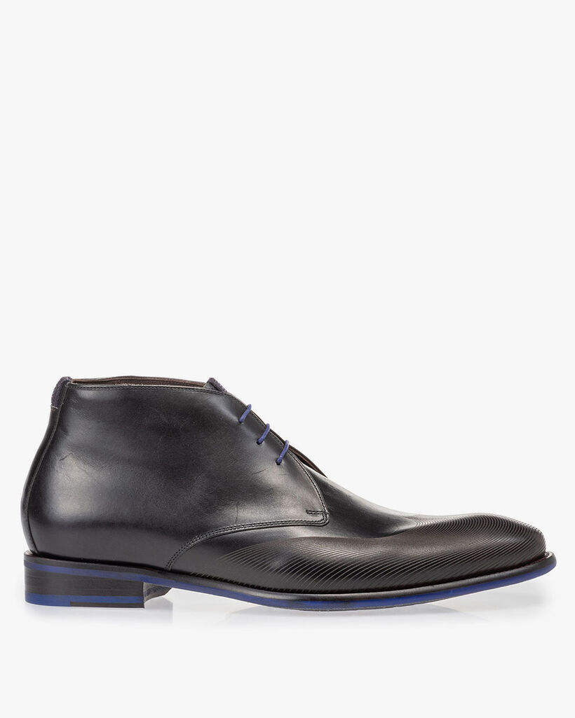 Lace boot black calf leather