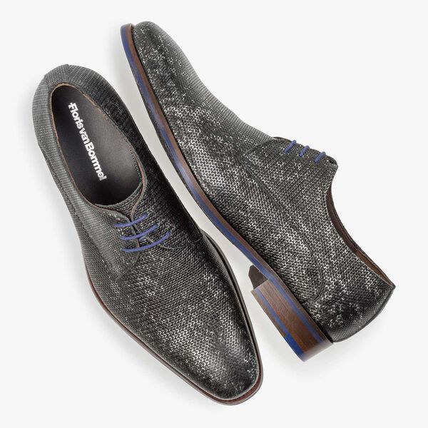 Donkergrijze leren veterschoen met metallicprint