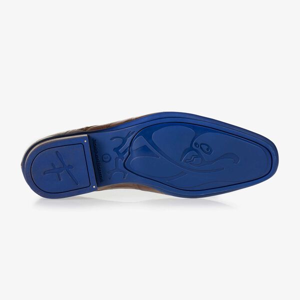 Bruine leren veterschoen met crocoprint