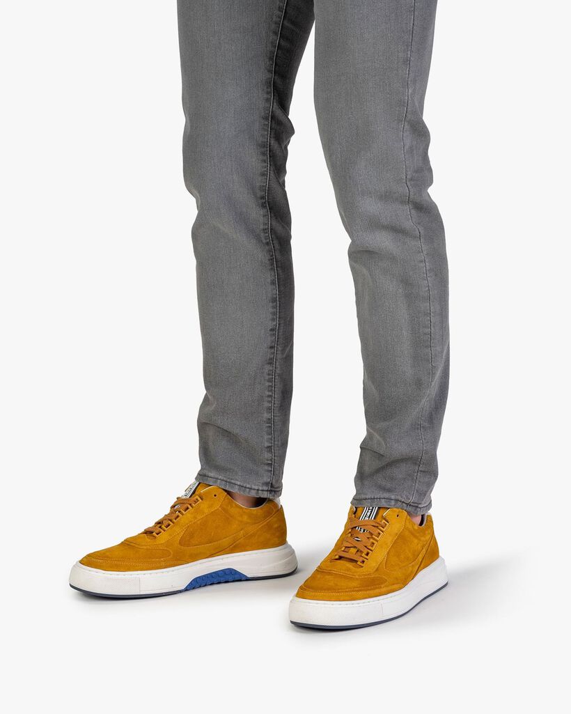 Sneaker geel su&egrave;de