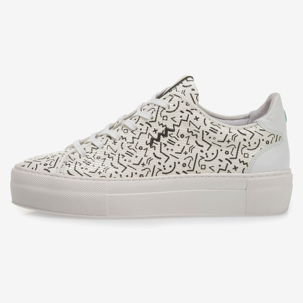 Witte leren sneaker met zwarte print
