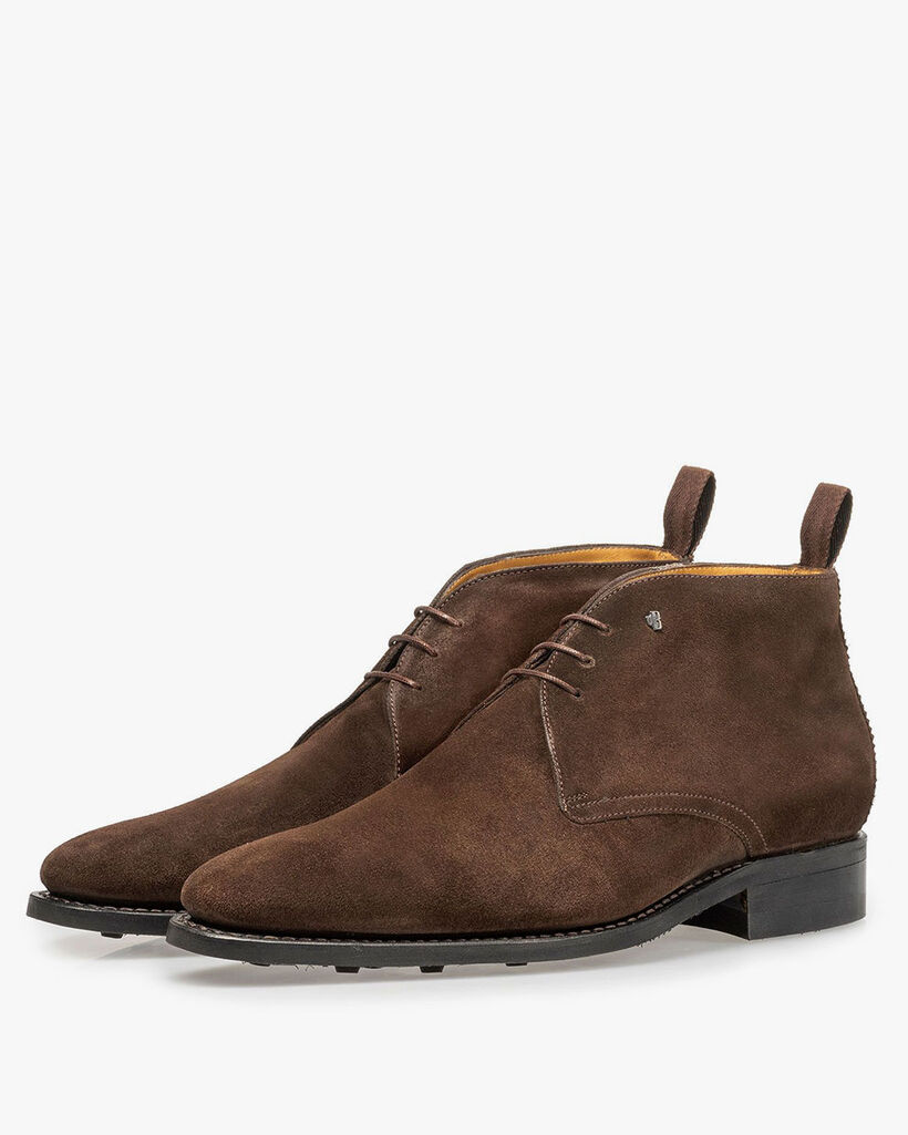 Donkerbruine su&egrave;de veterboot