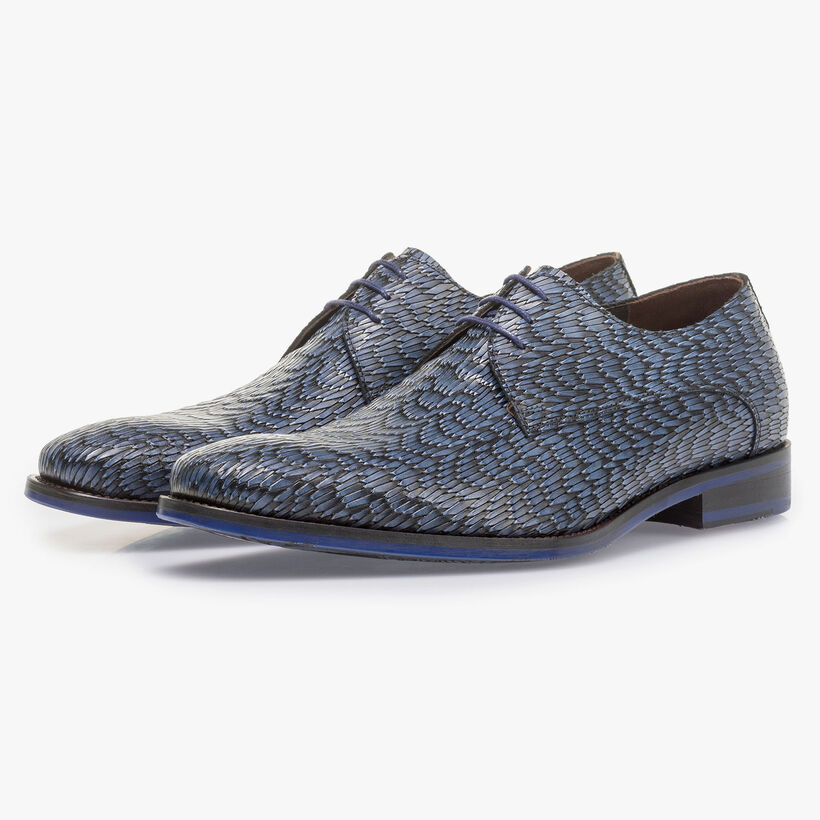 Blauwe leren veterschoen met print
