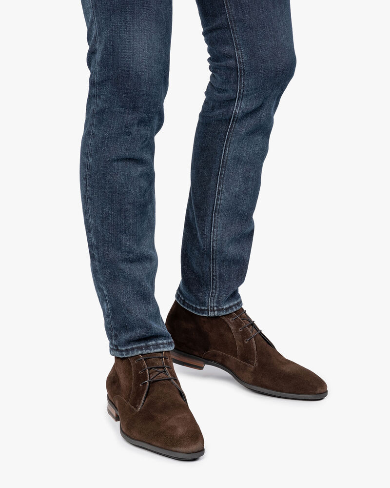 Donkerbruine su&egrave;de veterboot