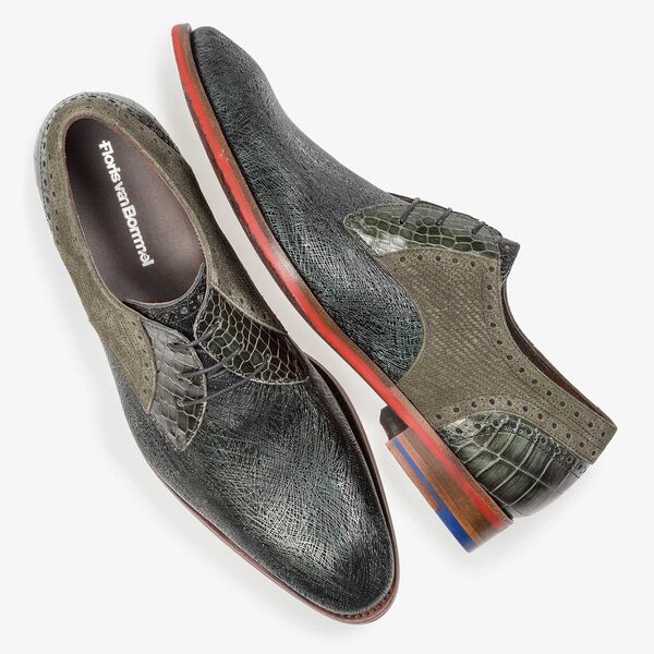 Donkergroene leren veterschoen met metallicprint